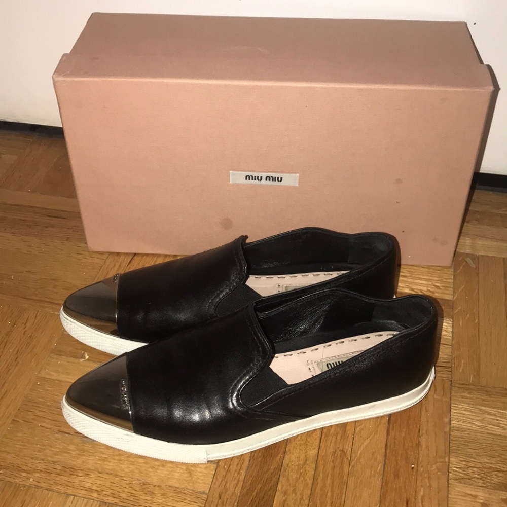 Miu Miu Pointed toe leather sneaker
